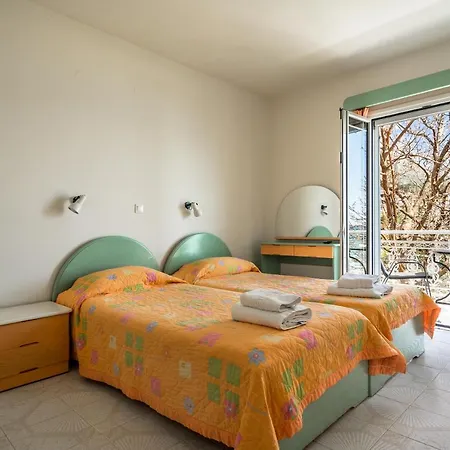 Angela Partial Sea View 8 Apartment