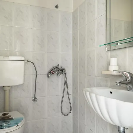 Angela Partial Sea View 8 게스트하우스 3*